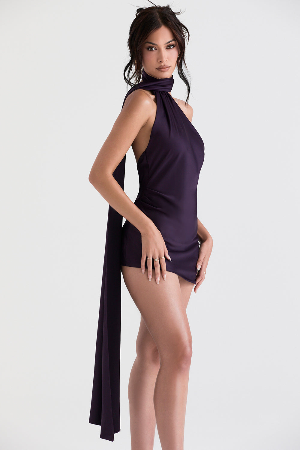 Asymmetrische jurk met overslaghals