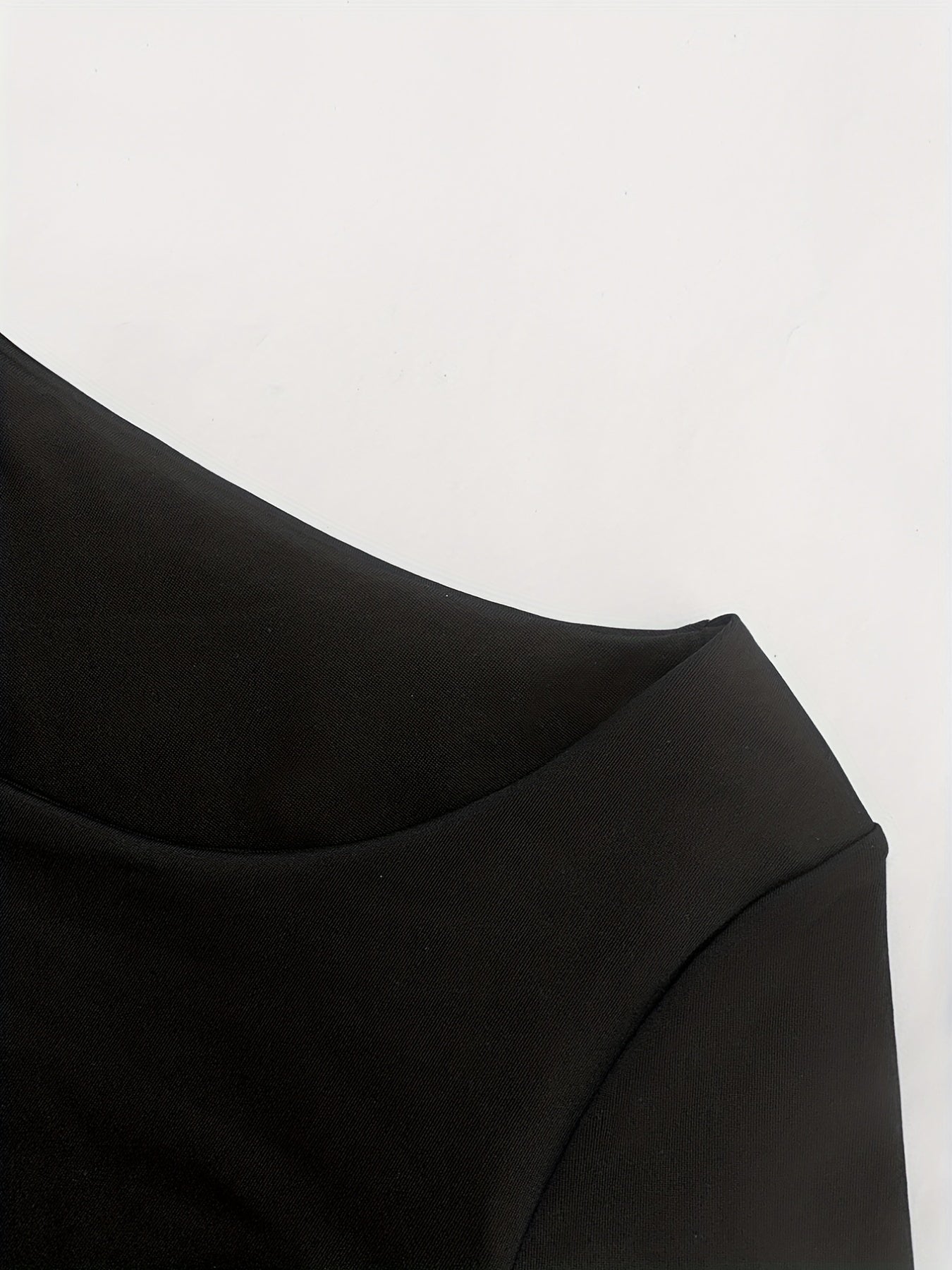 Sportset bestaande uit een crop-top met lange mouwen en een skinny broek met hoge taille